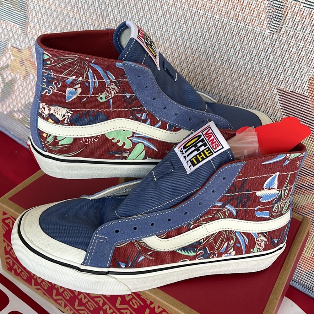 Vans Sk8-Hi 138 Dec
(Hawanjng|)Mnlghtblmshmlw
VNOA4BX2B6R
Men’s sneakers - Picture 11 of 16